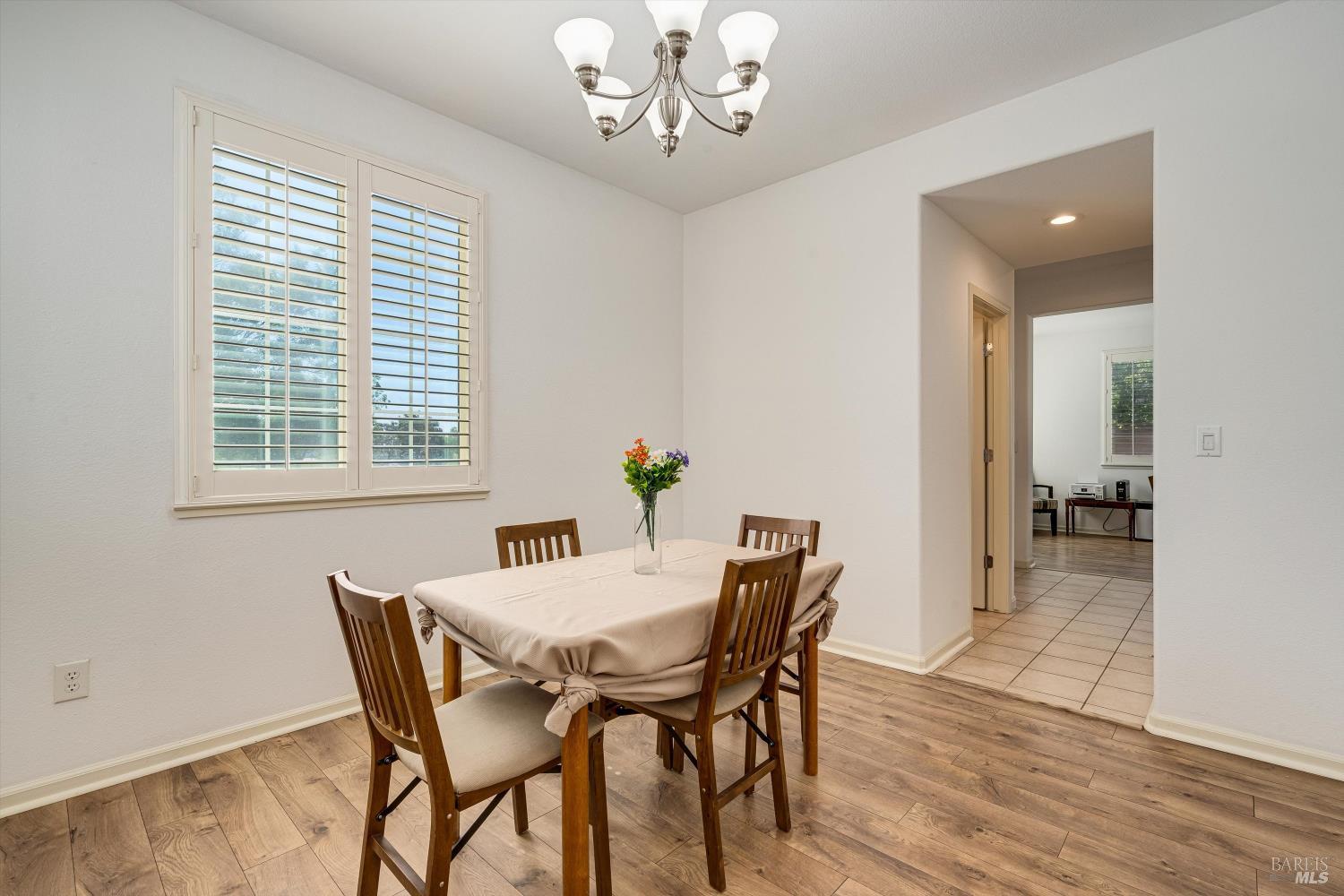 Detail Gallery Image 8 of 31 For 236 Cogburn Way, Vacaville,  CA 95687 - 5 Beds | 2/1 Baths
