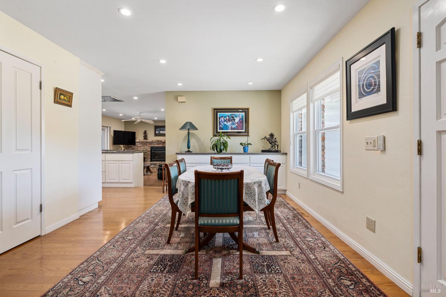 Detail Gallery Image 8 of 52 For 3429 Castlerock Ct, Santa Rosa,  CA 95404 - 4 Beds | 2 Baths