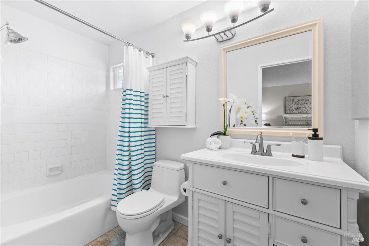 Detail Gallery Image 29 of 56 For 1503 Galaxy Ct, Rohnert Park,  CA 94928 - 4 Beds | 2/1 Baths