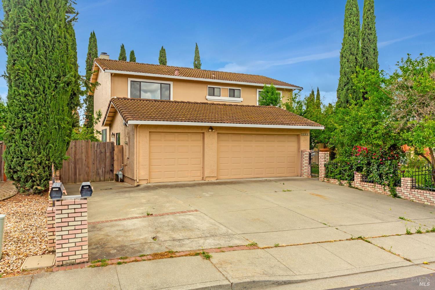 Detail Gallery Image 2 of 46 For 1001 Suffolk Way, Fairfield,  CA 94533 - 5 Beds | 3 Baths