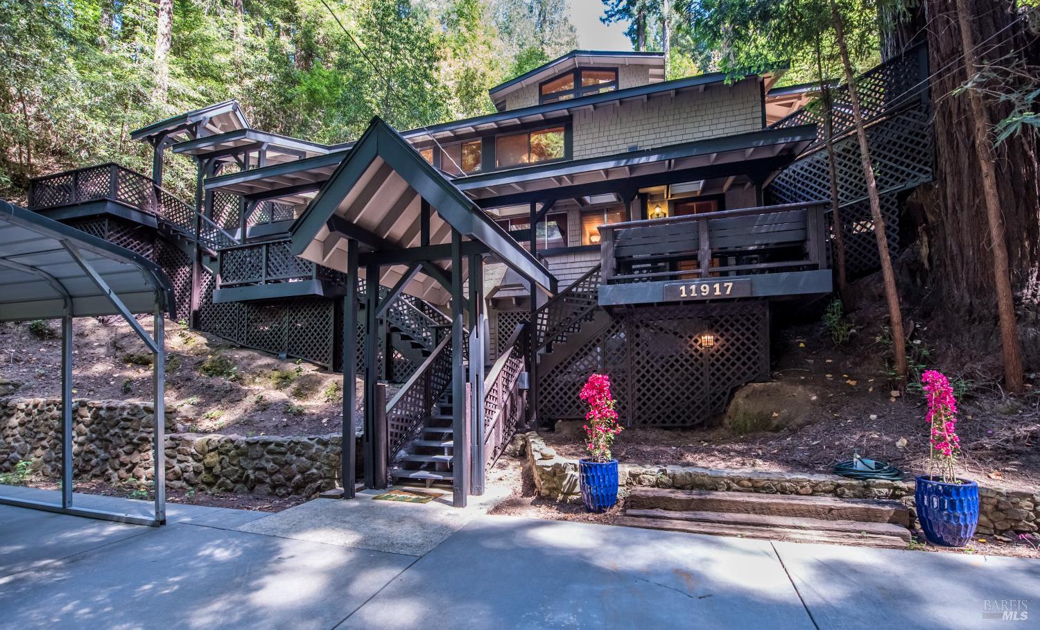 Detail Gallery Image 3 of 49 For 11917 Laurel Ave, Forestville,  CA 95436 - 3 Beds | 3 Baths
