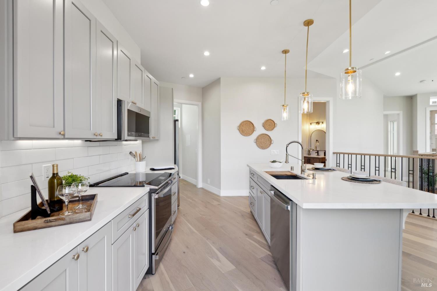 Detail Gallery Image 15 of 56 For 745 Redwood Rd, San Anselmo,  CA 94960 - 4 Beds | 3/1 Baths