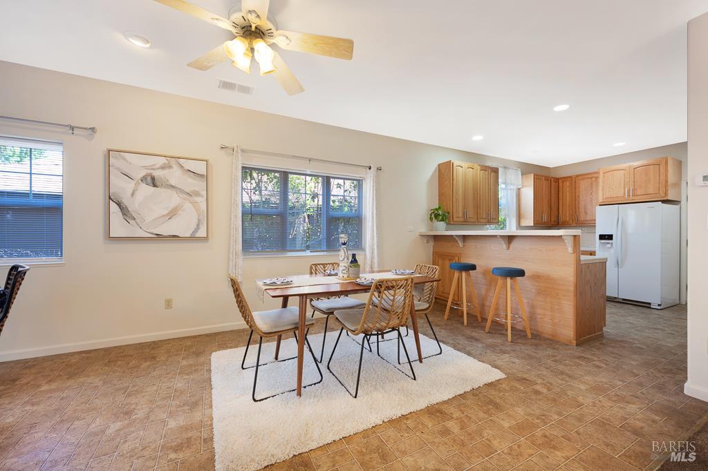 Detail Gallery Image 6 of 44 For 1237 Humboldt St, Santa Rosa,  CA 95404 - 3 Beds | 3/1 Baths