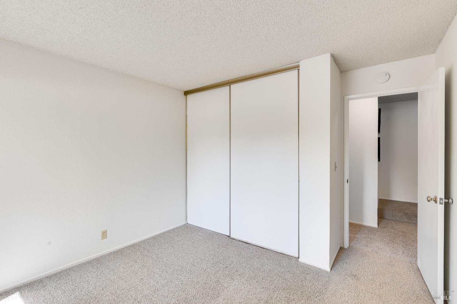 Detail Gallery Image 21 of 33 For 2000 Clearview Cir, Benicia,  CA 94510 - 3 Beds | 2/1 Baths