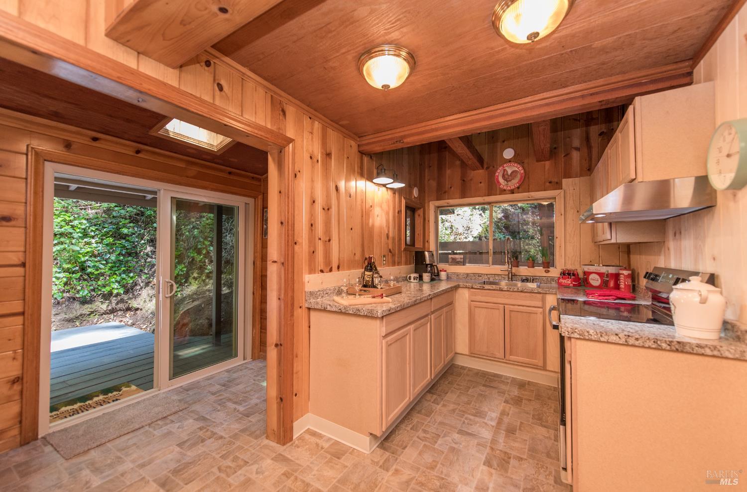 Detail Gallery Image 9 of 49 For 11917 Laurel Ave, Forestville,  CA 95436 - 3 Beds | 3 Baths
