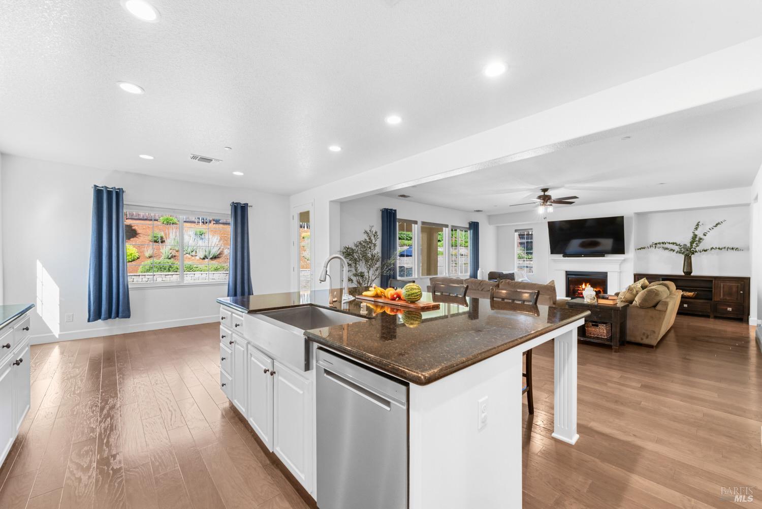 Detail Gallery Image 22 of 66 For 4012 Jade Crest Hill Way, Vacaville,  CA 95688 - 6 Beds | 4/1 Baths
