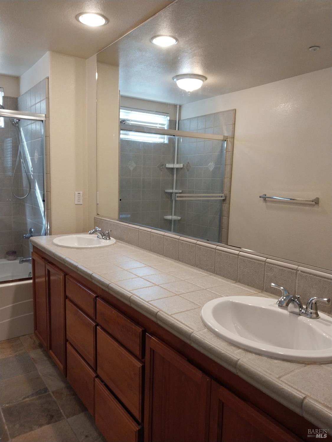 Detail Gallery Image 23 of 54 For 304 Ranch House Dr, Cloverdale,  CA 95425 - 5 Beds | 3 Baths
