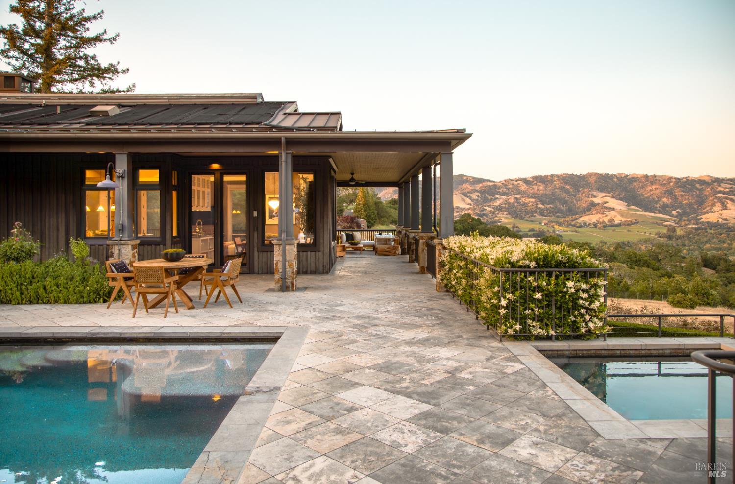 Detail Gallery Image 22 of 96 For 4030 Old Barn Rd, Healdsburg,  CA 95448 - 4 Beds | 5/1 Baths