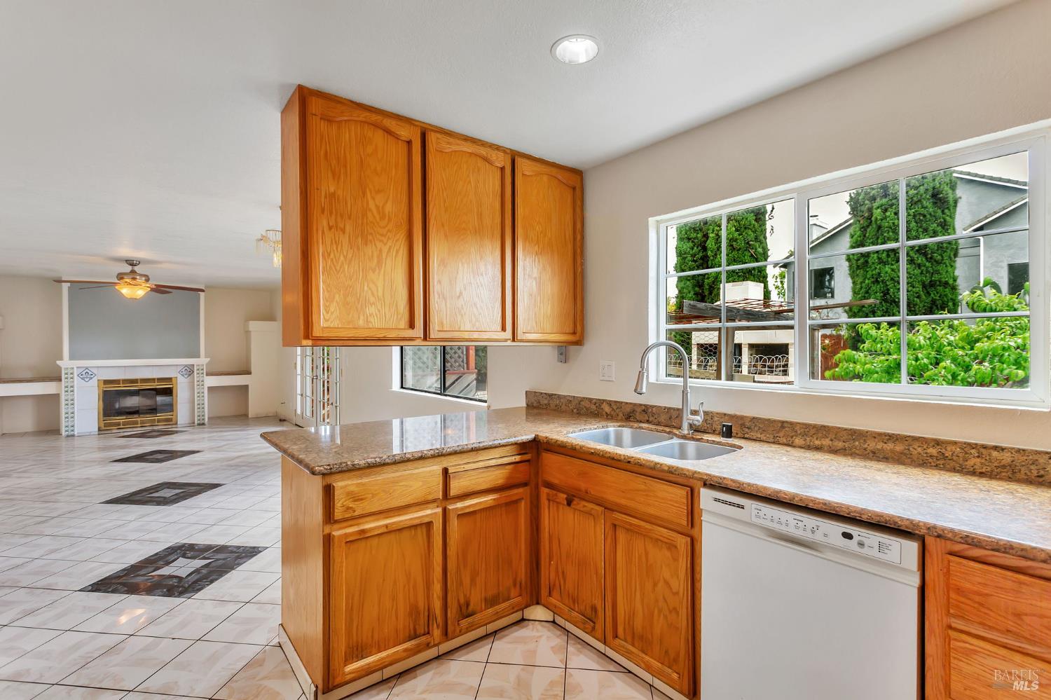 Detail Gallery Image 17 of 46 For 1001 Suffolk Way, Fairfield,  CA 94533 - 5 Beds | 3 Baths