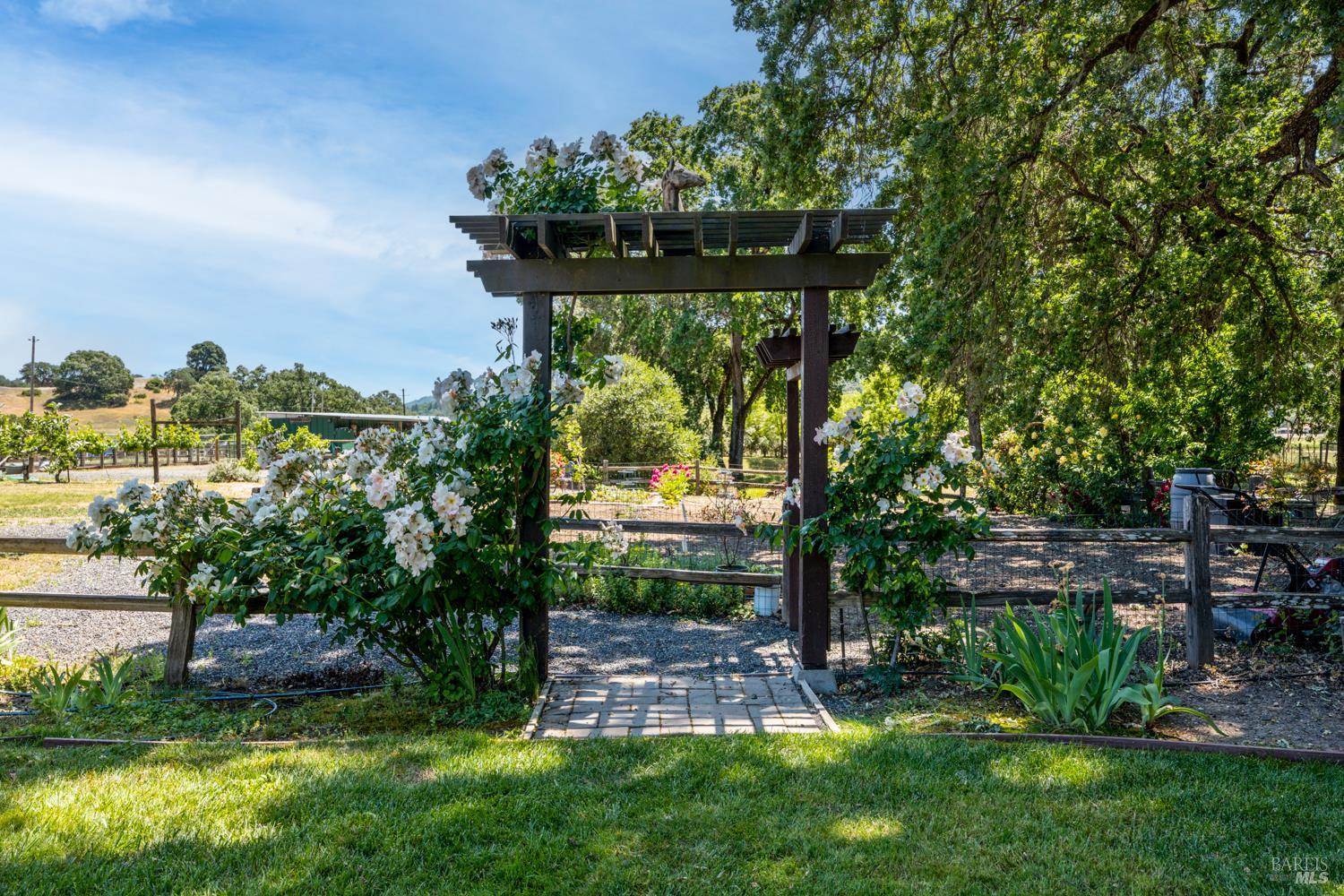 Detail Gallery Image 31 of 50 For 3700 Feliz Creek Rd, Hopland,  CA 95449 - 3 Beds | 3 Baths