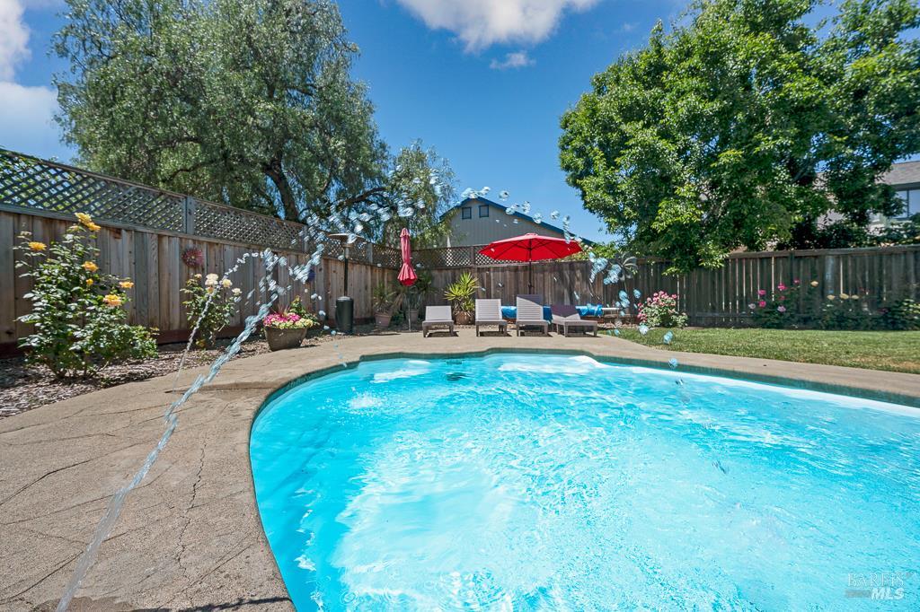 Detail Gallery Image 36 of 46 For 1405 Montana Pl, Rohnert Park,  CA 94928 - 4 Beds | 2/1 Baths