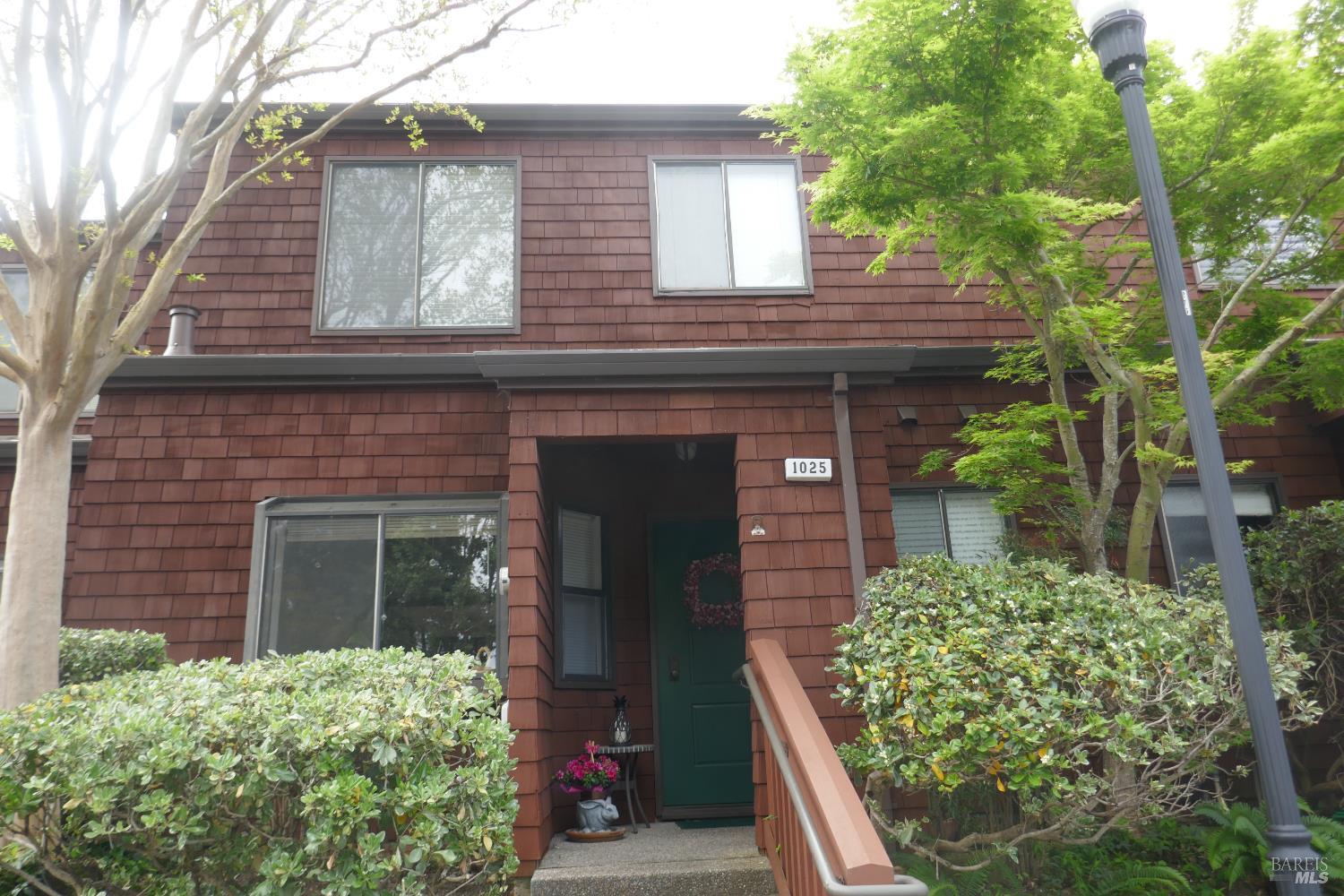 Detail Gallery Image 1 of 23 For 1025 Margaret Ct, Novato,  CA 94949 - 3 Beds | 2/1 Baths
