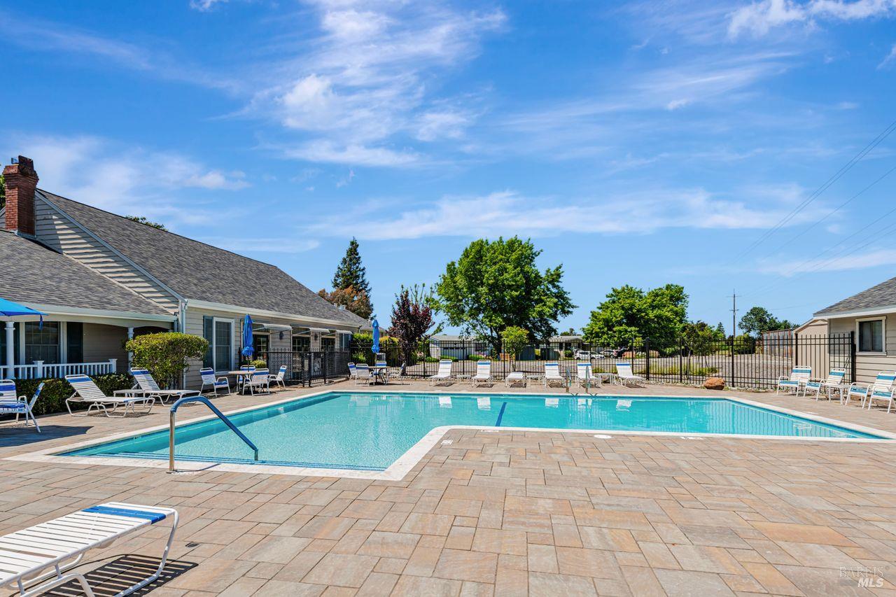Detail Gallery Image 11 of 52 For 1955 Pinercrest Dr 227, Sonoma,  CA 95403 - 2 Beds | 2 Baths