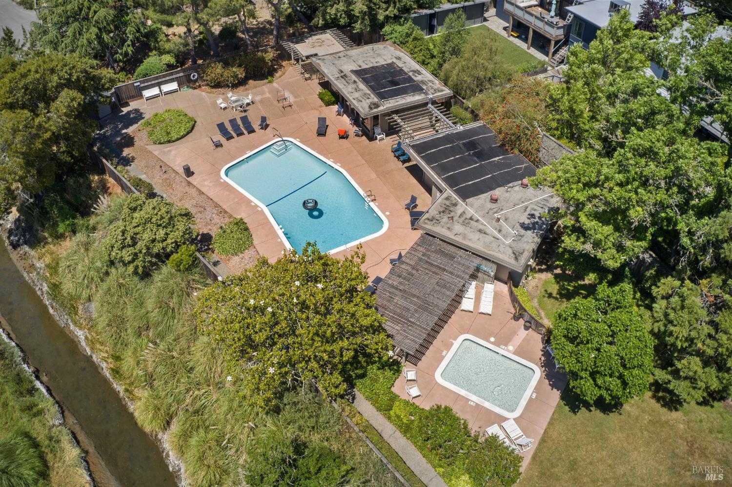 Detail Gallery Image 15 of 24 For 40 Redwood Ave, Corte Madera,  CA 94925 - 2 Beds | 2 Baths