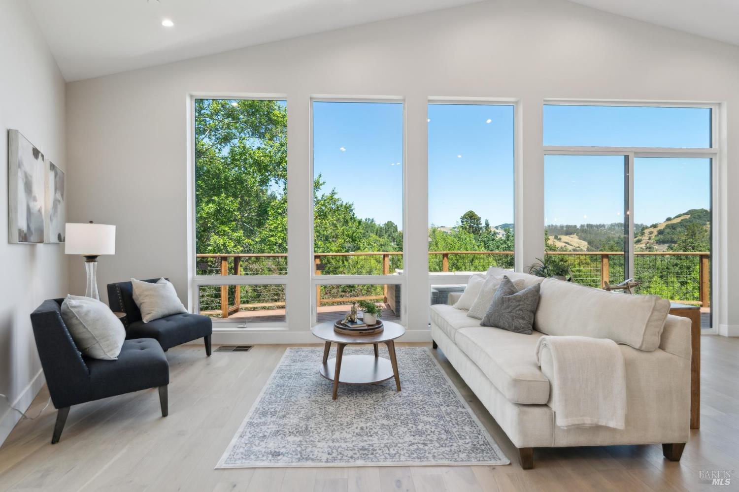 Detail Gallery Image 8 of 56 For 745 Redwood Rd, San Anselmo,  CA 94960 - 4 Beds | 3/1 Baths