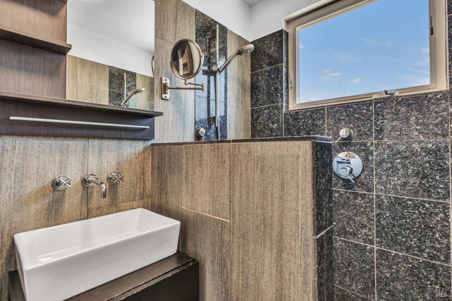 Detail Gallery Image 5 of 26 For 600 Buss Ave, Vallejo,  CA 94591 - 2 Beds | 1 Baths