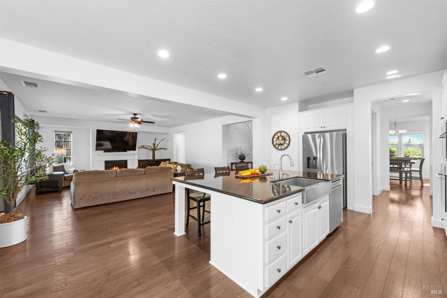 Detail Gallery Image 17 of 66 For 4012 Jade Crest Hill Way, Vacaville,  CA 95688 - 6 Beds | 4/1 Baths