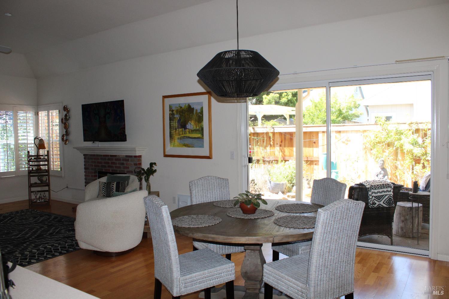 Detail Gallery Image 8 of 36 For 834 Glen Miller Dr, Windsor,  CA 95492 - 2 Beds | 2 Baths