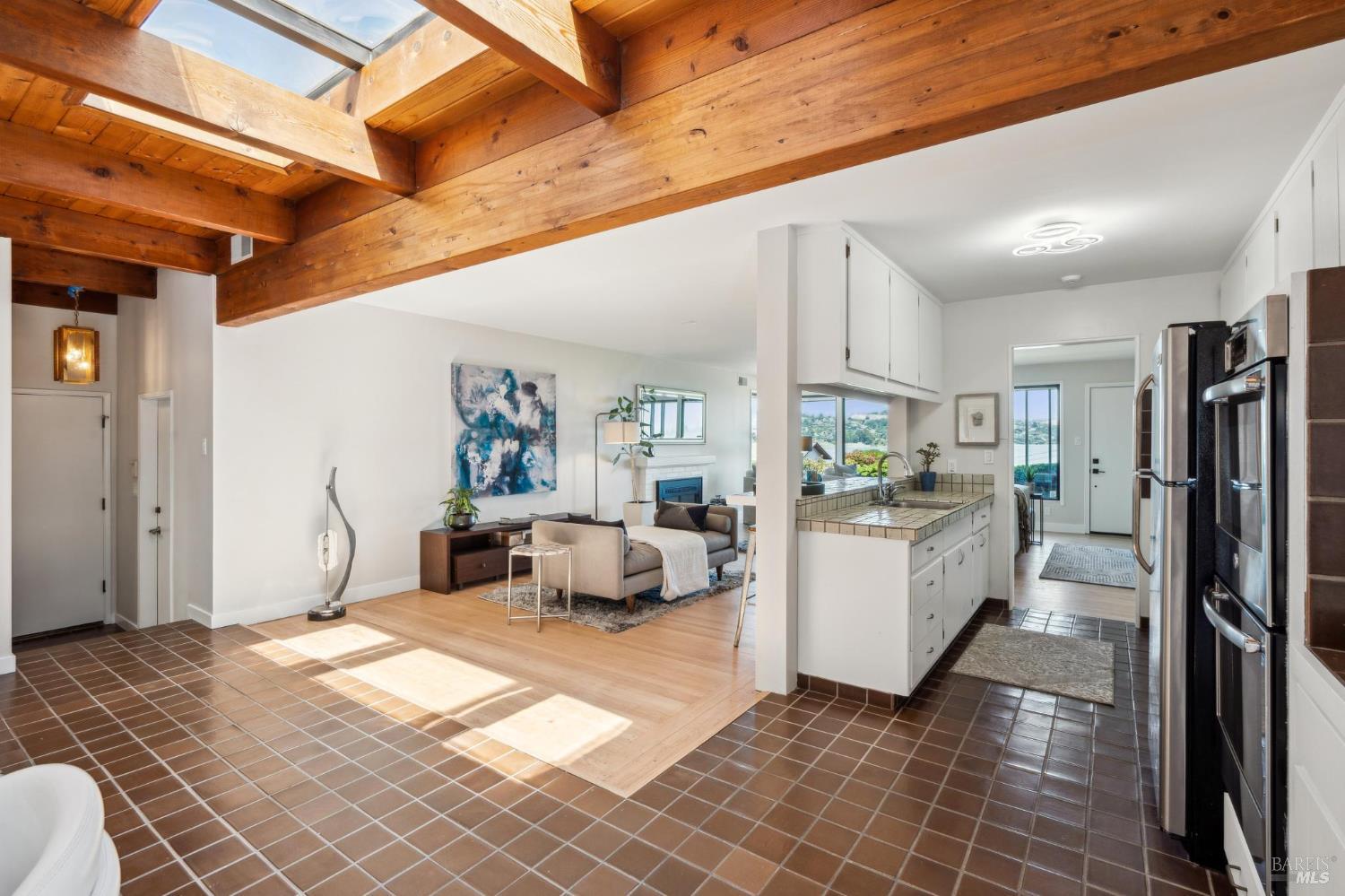 Detail Gallery Image 11 of 28 For 308 E Strawberry Dr, Mill Valley,  CA 94941 - 3 Beds | 2 Baths