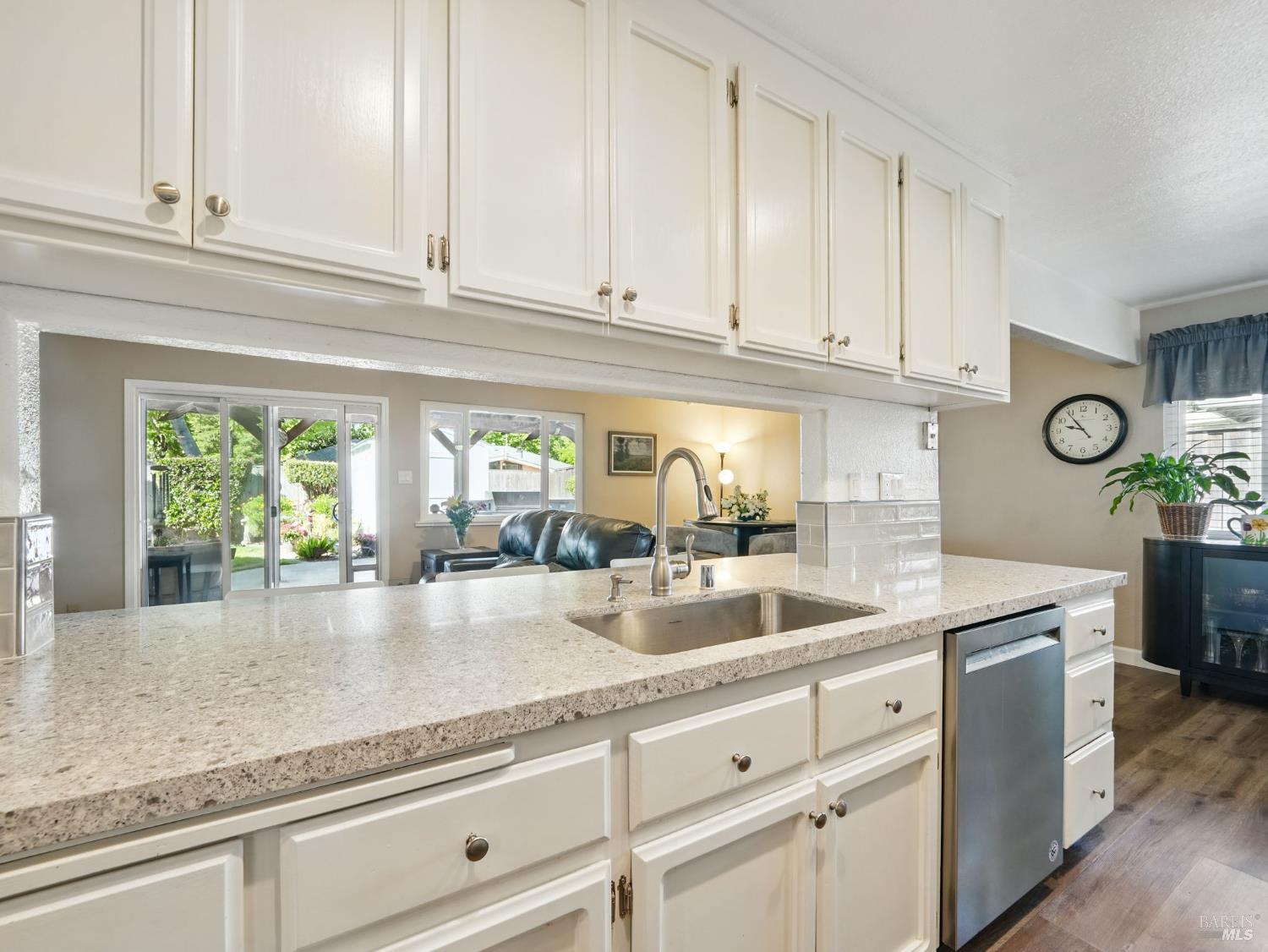 Detail Gallery Image 14 of 52 For 1233 Lincoln St, Fairfield,  CA 94533 - 4 Beds | 3 Baths