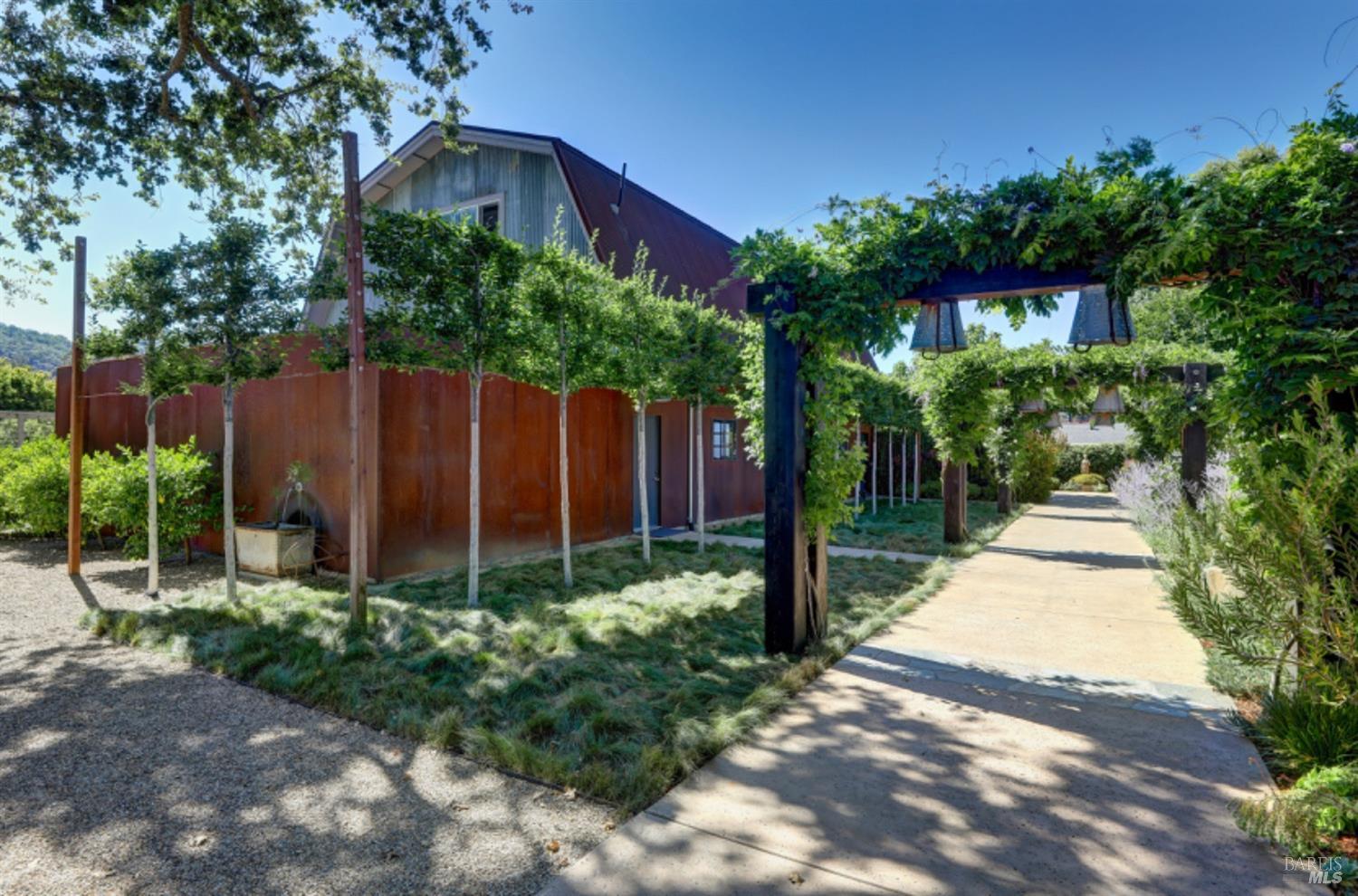 Detail Gallery Image 41 of 70 For 1067 Darms Ln, Napa,  CA 94558 - 5 Beds | 3 Baths