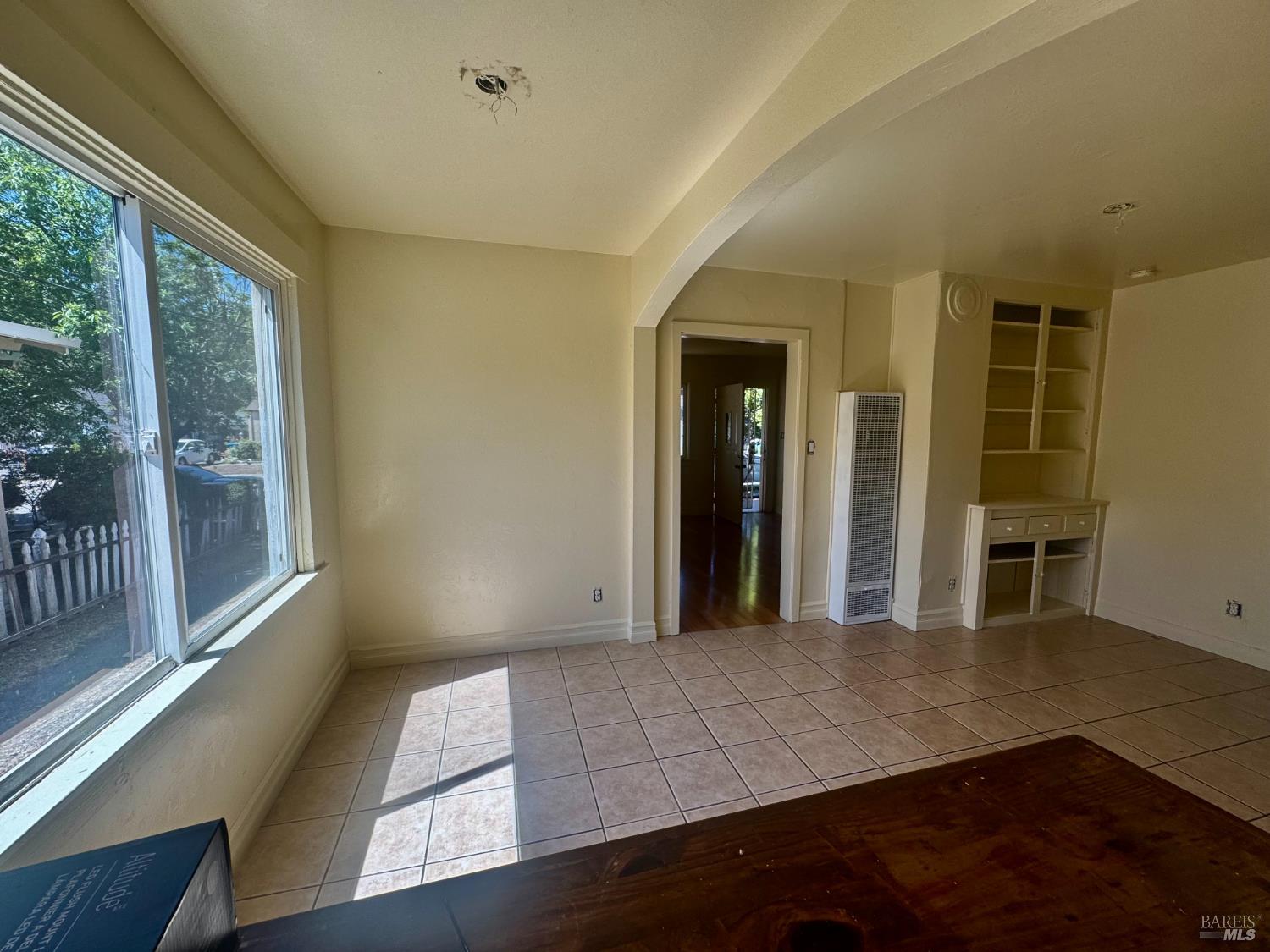 Detail Gallery Image 4 of 23 For 514 Earle St, Santa Rosa,  CA 95404 - 3 Beds | 2 Baths