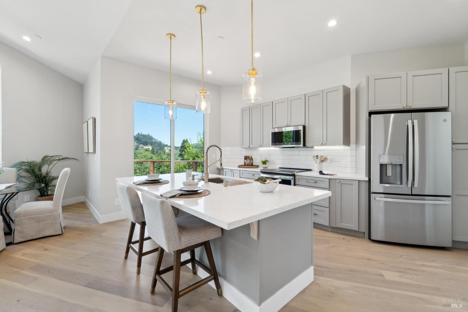 Detail Gallery Image 11 of 56 For 745 Redwood Rd, San Anselmo,  CA 94960 - 4 Beds | 3/1 Baths