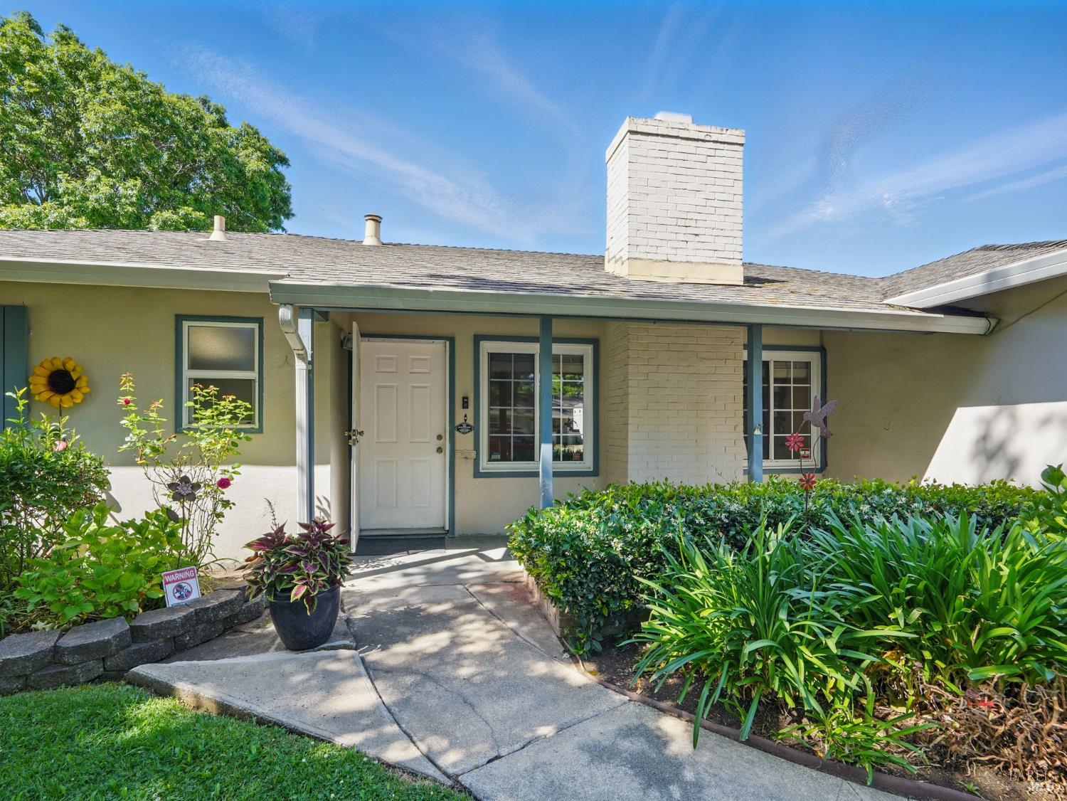 Detail Gallery Image 4 of 52 For 1233 Lincoln St, Fairfield,  CA 94533 - 4 Beds | 3 Baths
