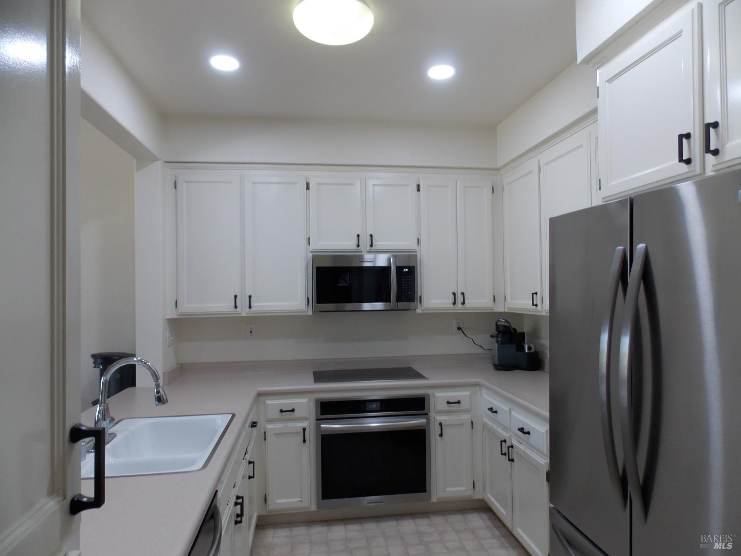 Detail Gallery Image 15 of 36 For 834 Glen Miller Dr, Windsor,  CA 95492 - 2 Beds | 2 Baths