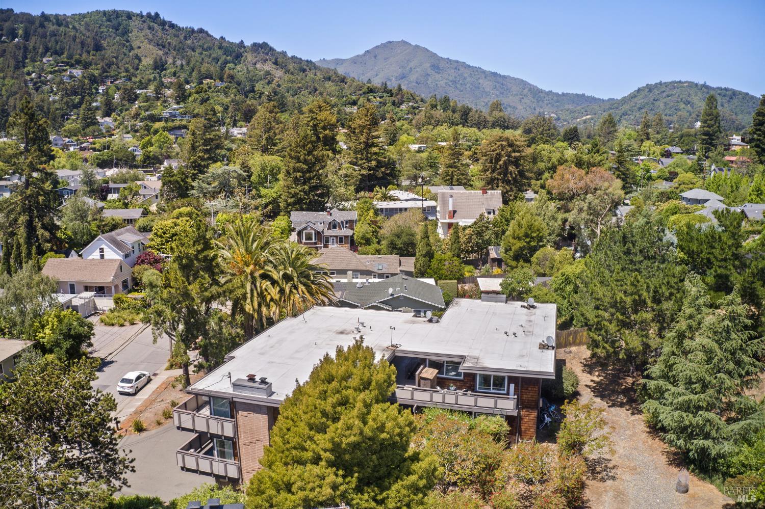 Detail Gallery Image 17 of 24 For 40 Redwood Ave, Corte Madera,  CA 94925 - 2 Beds | 2 Baths