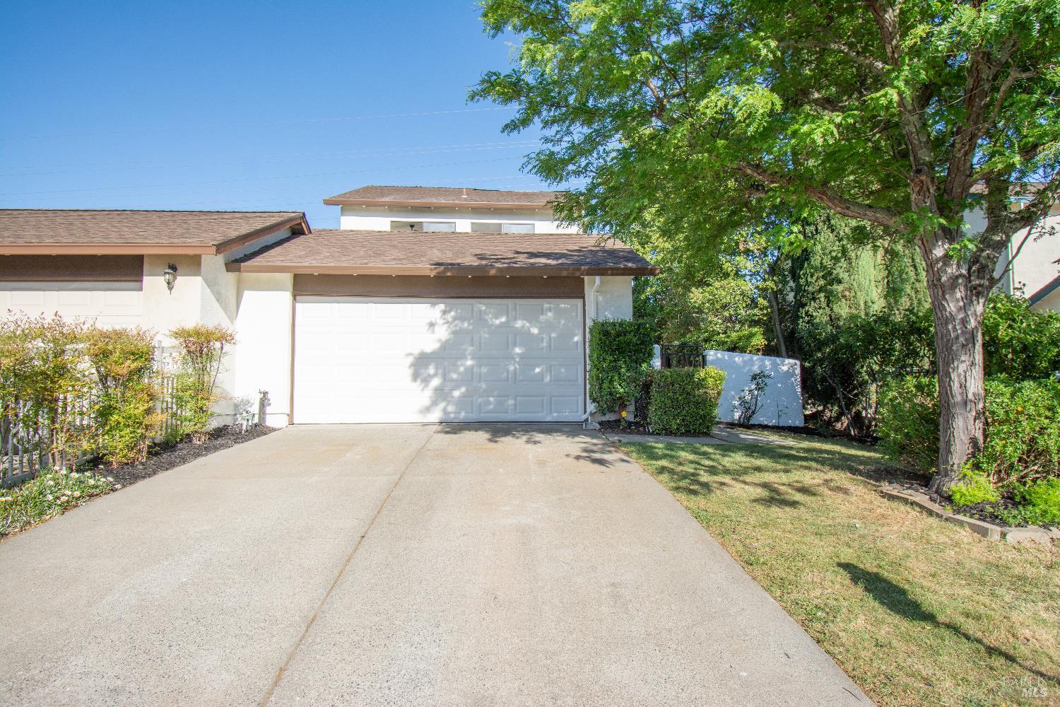Detail Gallery Image 2 of 51 For 1986 Larchmont Cir, Fairfield,  CA 94534 - 3 Beds | 2/1 Baths