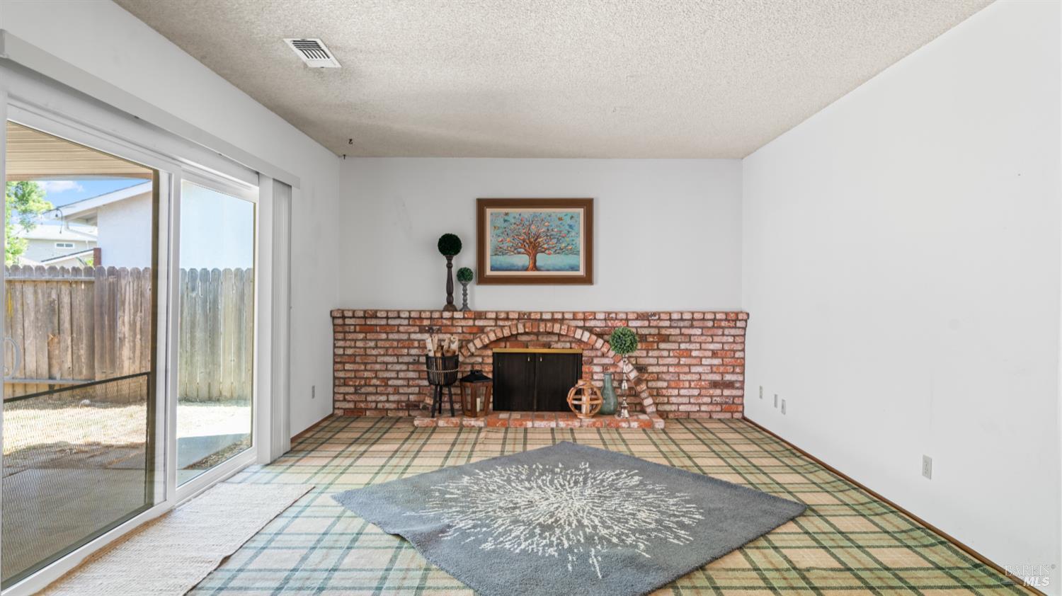 Detail Gallery Image 16 of 41 For 155 Midvale Dr, Vacaville,  CA 95687 - 4 Beds | 2 Baths