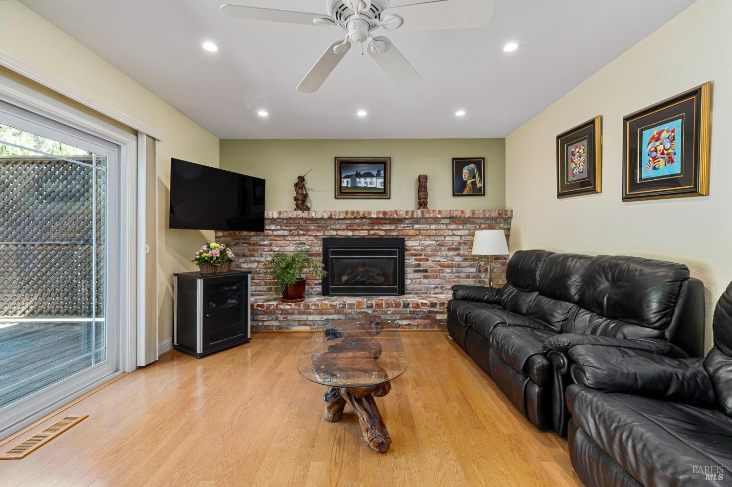 Detail Gallery Image 16 of 52 For 3429 Castlerock Ct, Santa Rosa,  CA 95404 - 4 Beds | 2 Baths