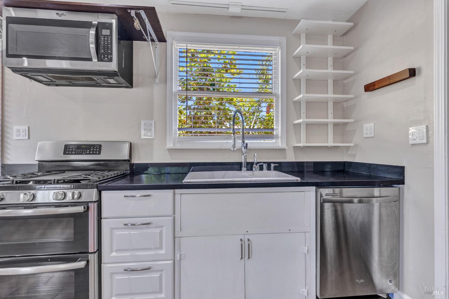Detail Gallery Image 14 of 26 For 600 Buss Ave, Vallejo,  CA 94591 - 2 Beds | 1 Baths