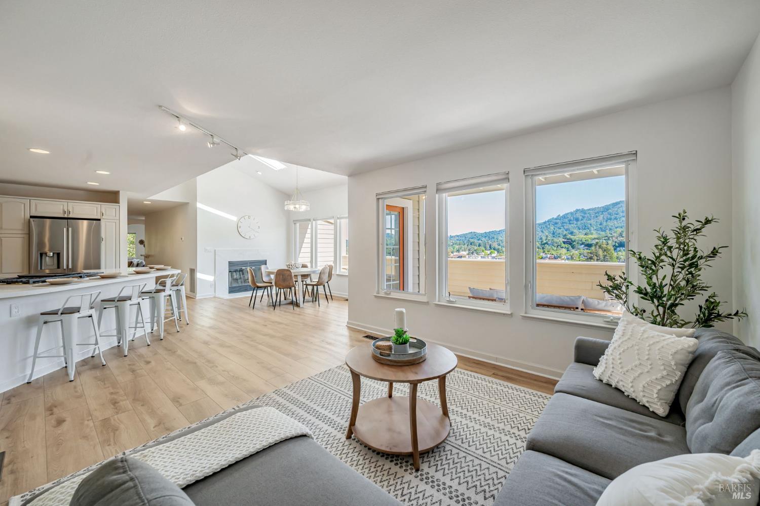 Detail Gallery Image 19 of 60 For 55 Tamalpais Rd, Kentfield,  CA 94904 - 4 Beds | 4 Baths