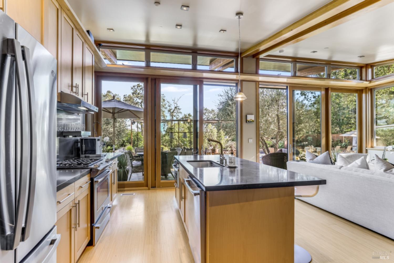 Detail Gallery Image 20 of 70 For 1067 Darms Ln, Napa,  CA 94558 - 5 Beds | 3 Baths