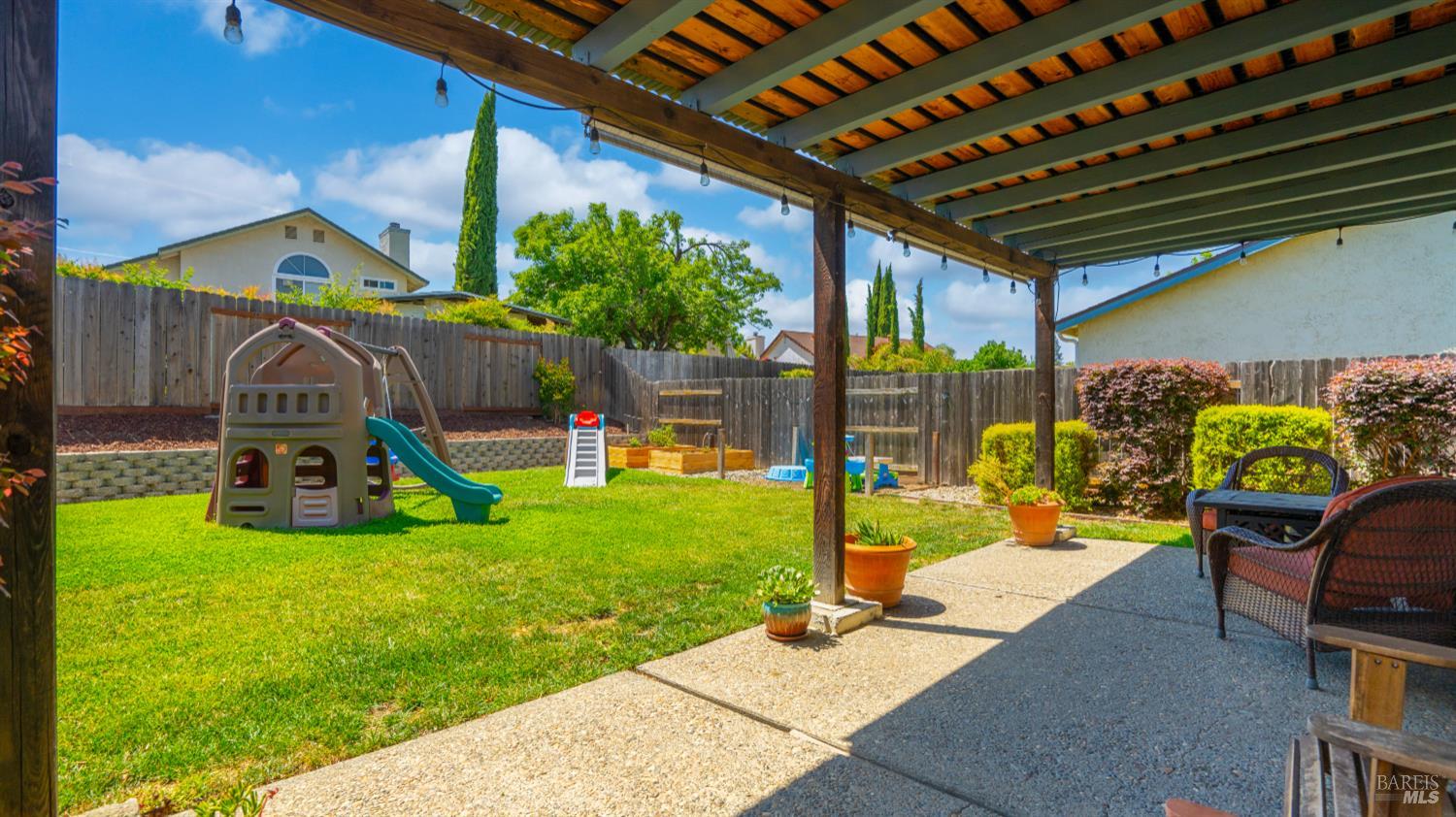 Detail Gallery Image 29 of 38 For 1192 Devonshire Dr, Vacaville,  CA 95687 - 4 Beds | 2/1 Baths