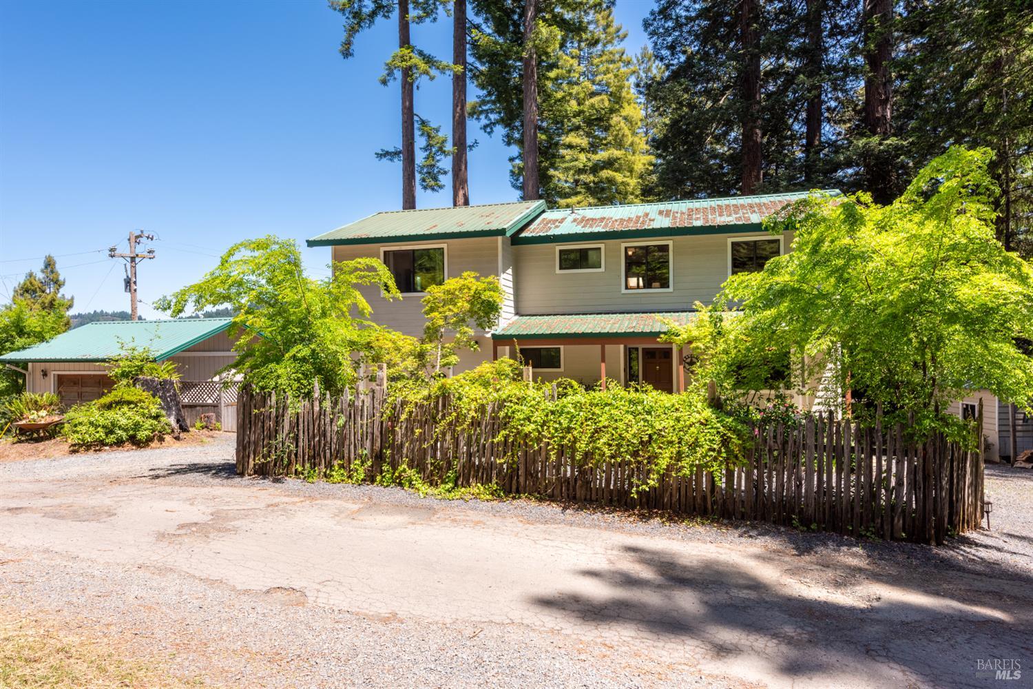 Detail Gallery Image 2 of 32 For 1 Mosswood Cir, Cazadero,  CA 95421 - 2 Beds | 2 Baths
