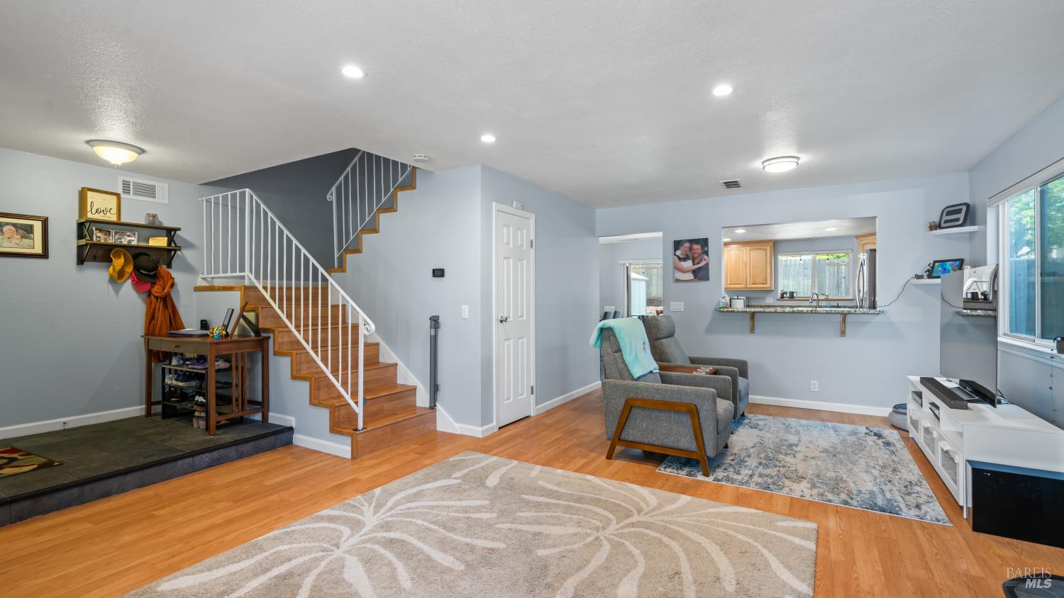 Detail Gallery Image 10 of 38 For 1192 Devonshire Dr, Vacaville,  CA 95687 - 4 Beds | 2/1 Baths