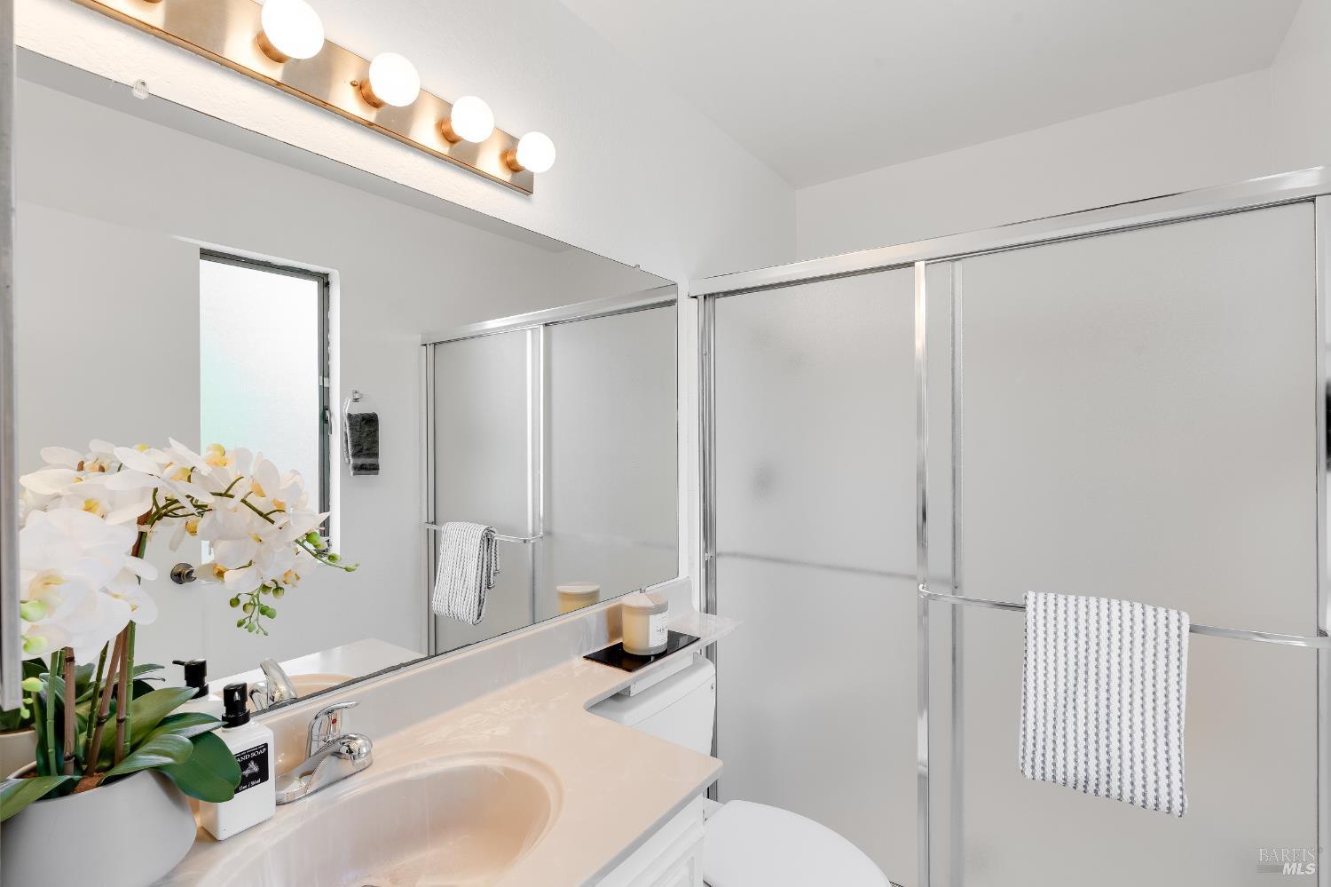 Detail Gallery Image 24 of 33 For 2000 Clearview Cir, Benicia,  CA 94510 - 3 Beds | 2/1 Baths