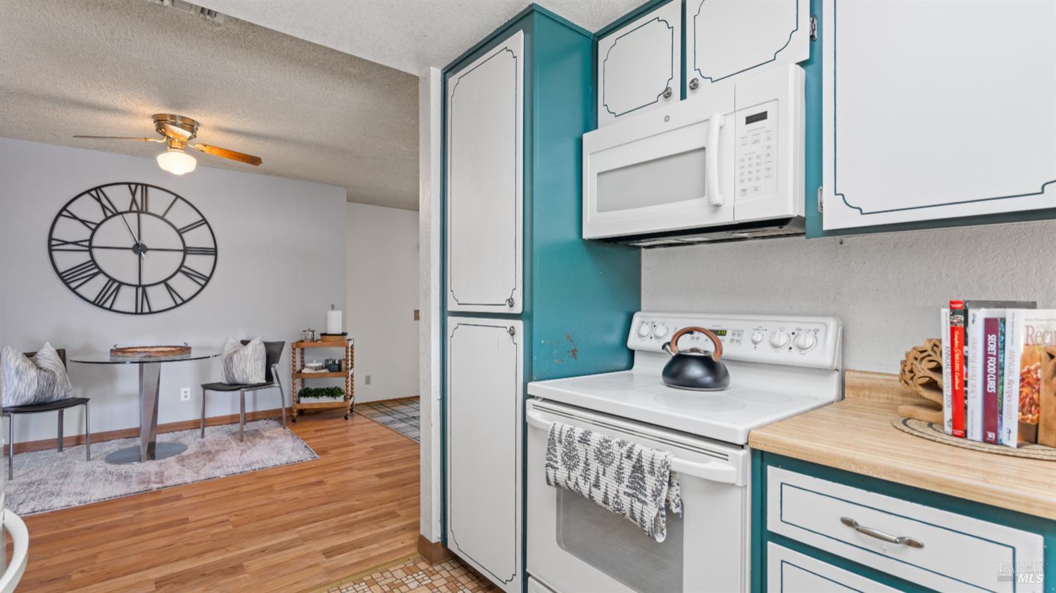 Detail Gallery Image 11 of 41 For 155 Midvale Dr, Vacaville,  CA 95687 - 4 Beds | 2 Baths
