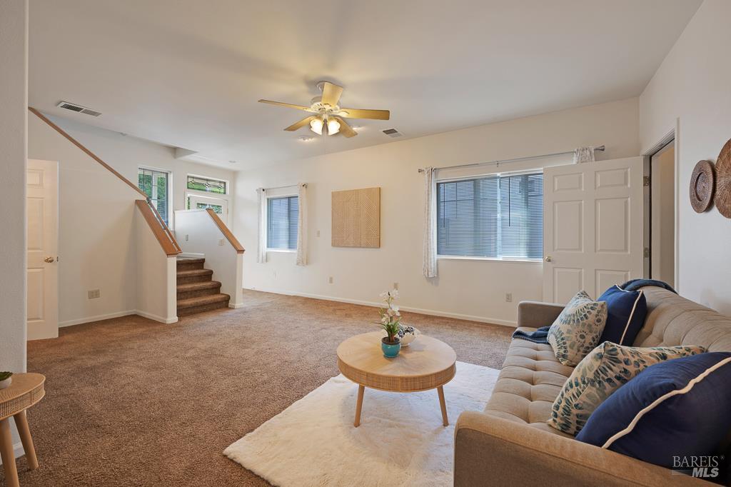 Detail Gallery Image 4 of 44 For 1237 Humboldt St, Santa Rosa,  CA 95404 - 3 Beds | 3/1 Baths