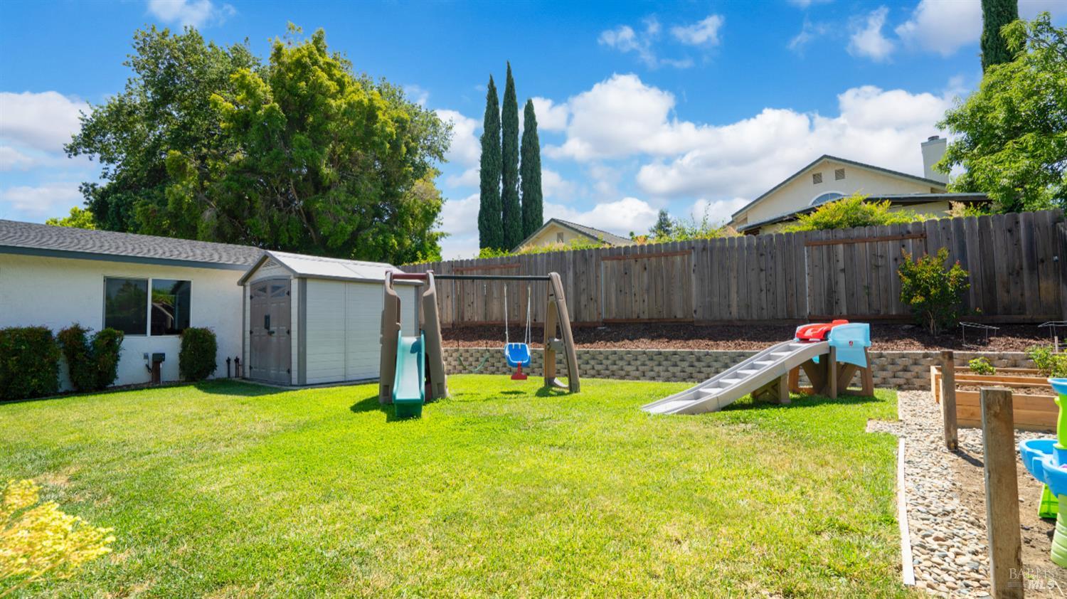 Detail Gallery Image 27 of 38 For 1192 Devonshire Dr, Vacaville,  CA 95687 - 4 Beds | 2/1 Baths