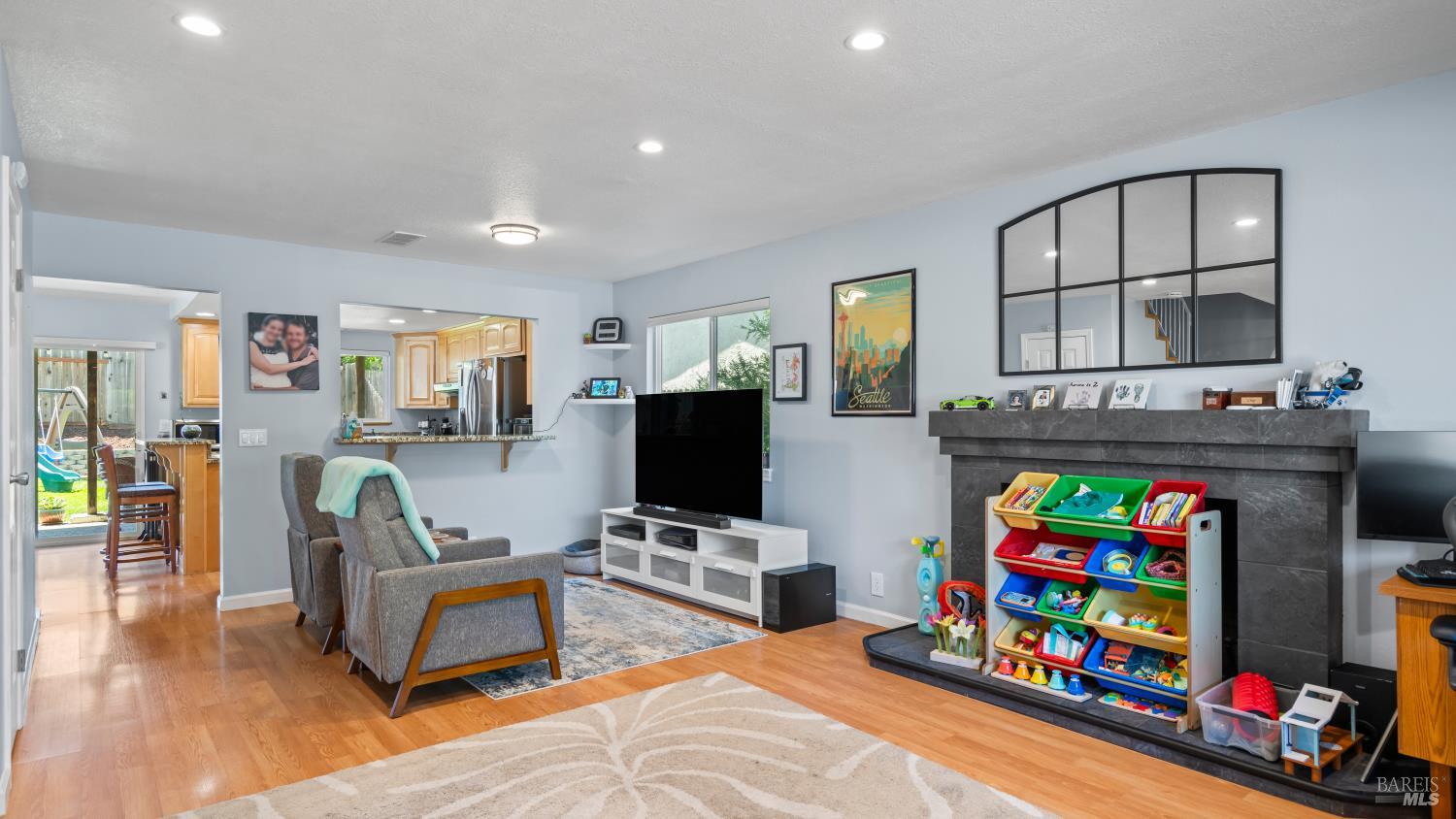 Detail Gallery Image 12 of 38 For 1192 Devonshire Dr, Vacaville,  CA 95687 - 4 Beds | 2/1 Baths