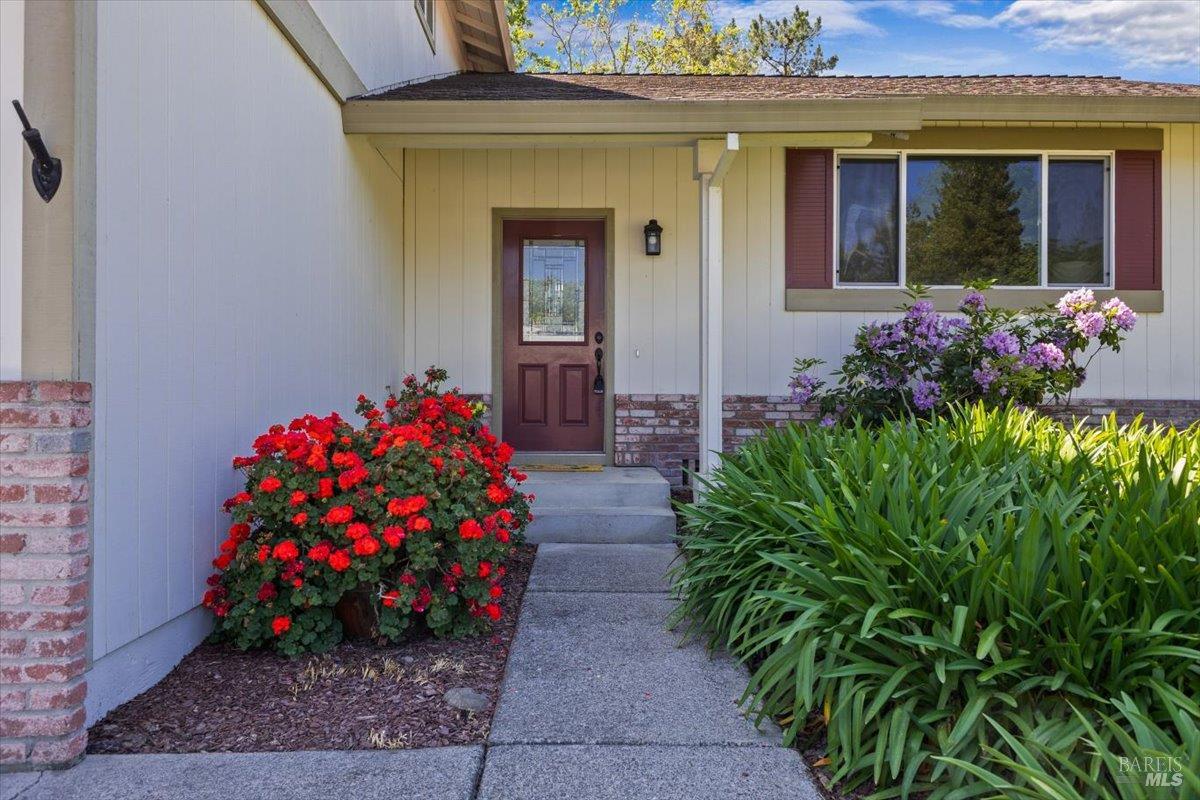 Detail Gallery Image 4 of 56 For 1503 Galaxy Ct, Rohnert Park,  CA 94928 - 4 Beds | 2/1 Baths