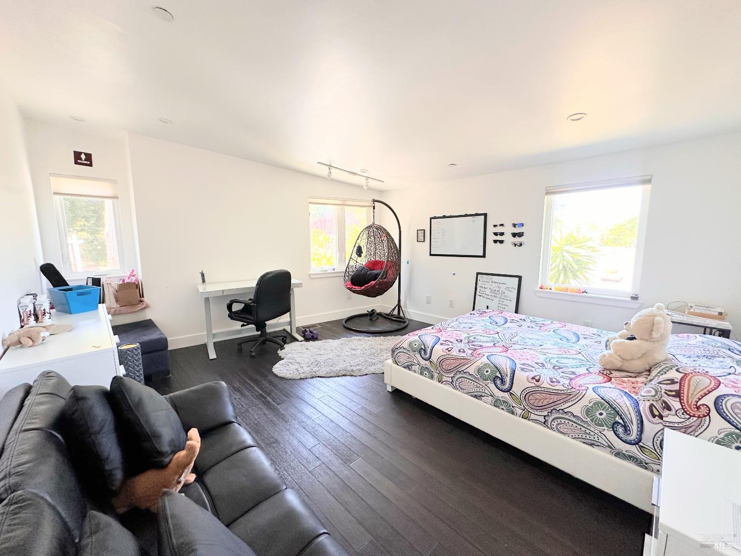 Detail Gallery Image 29 of 53 For 5148 E Paradise Dr, Corte Madera,  CA 94925 - 5 Beds | 5 Baths
