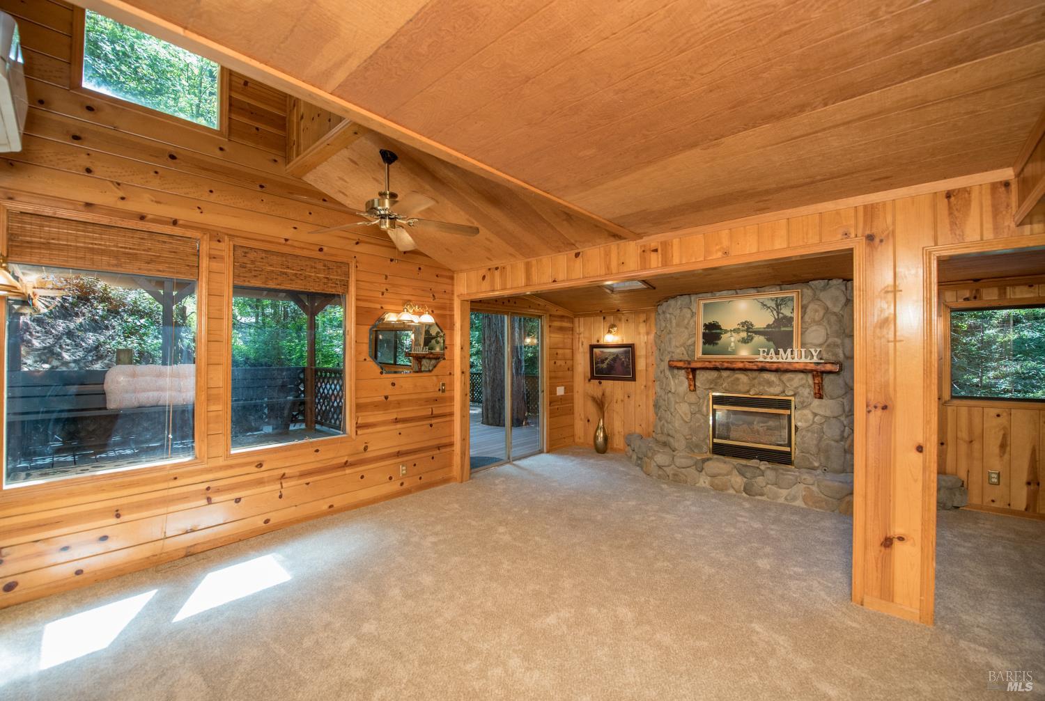 Detail Gallery Image 16 of 49 For 11917 Laurel Ave, Forestville,  CA 95436 - 3 Beds | 3 Baths