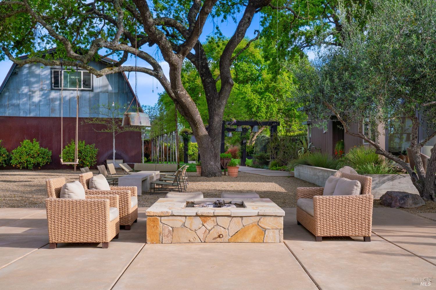 Detail Gallery Image 9 of 70 For 1067 Darms Ln, Napa,  CA 94558 - 5 Beds | 3 Baths