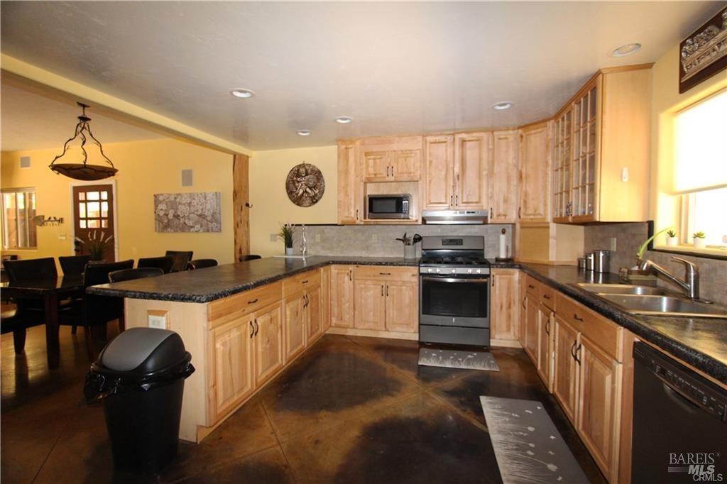 Detail Gallery Image 10 of 60 For 7497 Harrington Flat Rd, Kelseyville,  CA 95451 - 5 Beds | 3 Baths