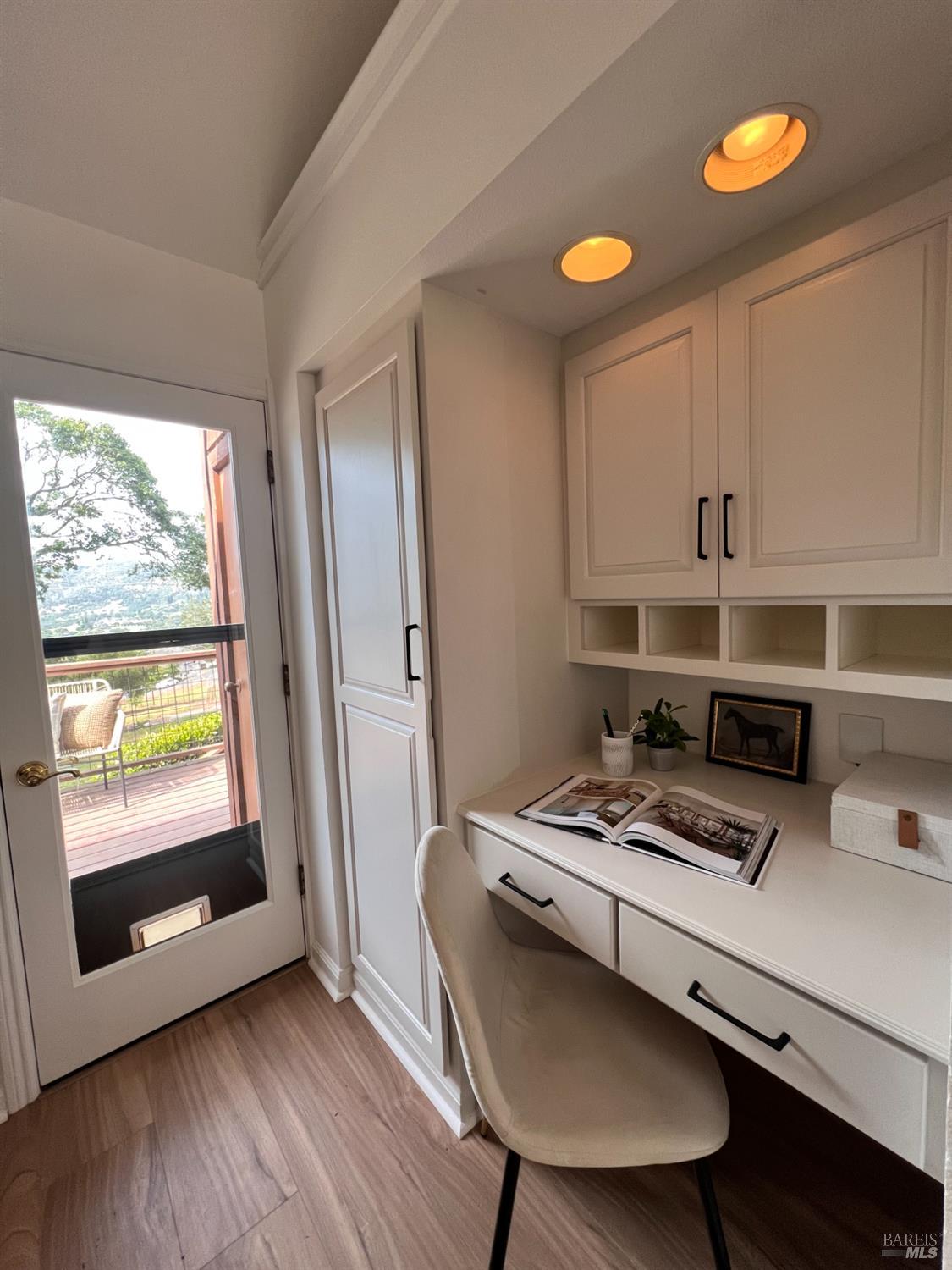 Detail Gallery Image 9 of 33 For 4383 Parker Hill Rd, Santa Rosa,  CA 95404 - 3 Beds | 3 Baths